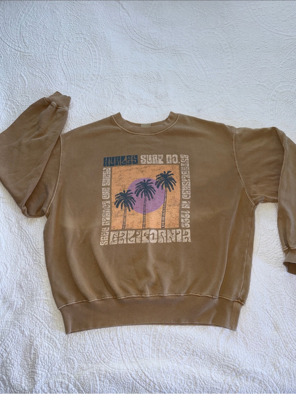 Hurley Women’s M Surf Co Palm Tree Graphic Crewneck Sweatshirt Tan